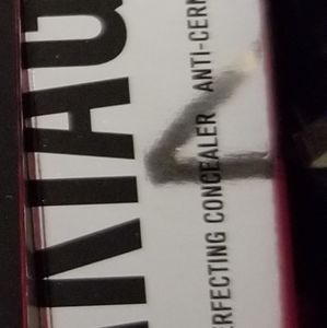 "Gently Used" IL MAKIAGE #09 CONCEALER